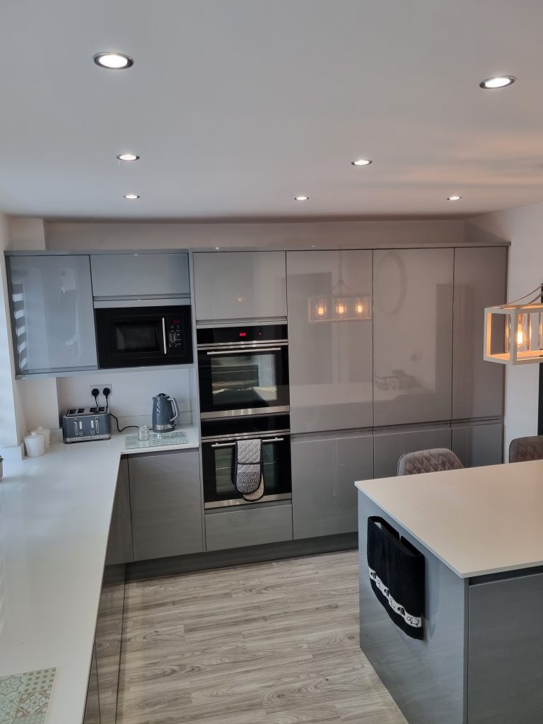 Looking for kitchens in Wisbech? Discover how to choose the right kitchen fitters, what it costs, and how to avoid common mistakes when planning your new kitchen.